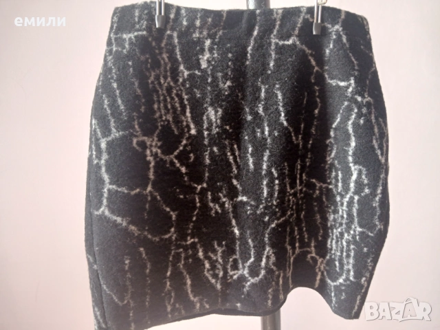 Две поли ,черната е вълнена,а кафявята  е кадифена, снимка 2 - Поли - 54016927