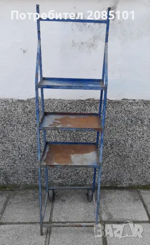 Метален стелаж