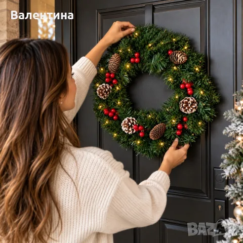 Коледен декоративен венец 50 см с 50 LED лампички, изкуствен сняг, шишарки и червени плодчета