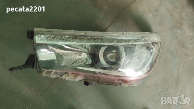 Продавам - оригинален ляв фар за Toyota Hilux 2018 г. за части, снимка 2 - Части - 51763037