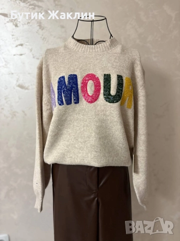 Дамски пуловер с надпис 