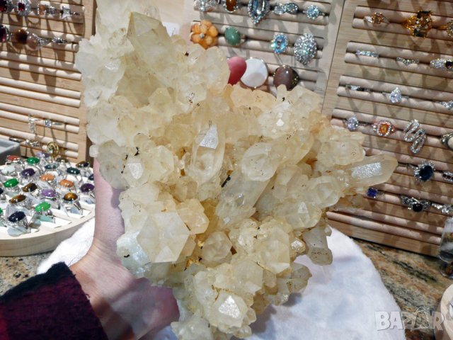 Планински кристал 2.4кг. подходящ за подарък, снимка 2 - Други ценни предмети - 42756231