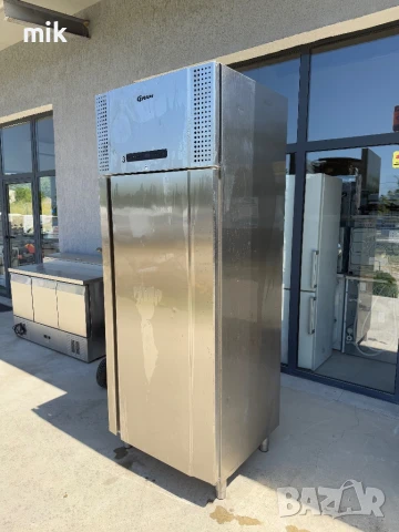 Професионален хладилник Gram 215 см 