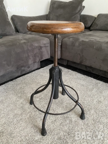 Индустриално Винтидж Столче на Винт, снимка 4 - Антикварни и старинни предмети - 52489131