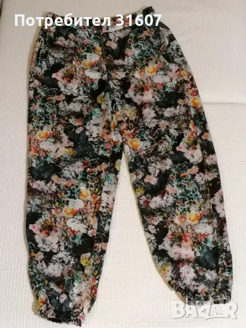 Сатенен панталон във флорални мотиви