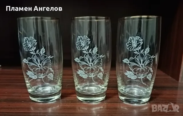 стъклени чаши 3 броя. 