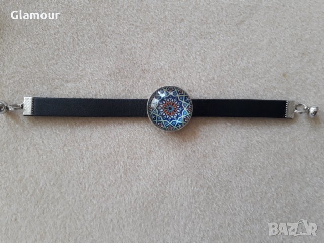 Кожена гривна с цветен кабошон., снимка 2 - Гривни - 29110651