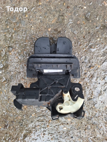 Брава за заден капак Ауди