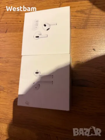 Air pods 2 и Air pods 3 оригинални са с документи  , снимка 2 - Слушалки и портативни колонки - 47818992