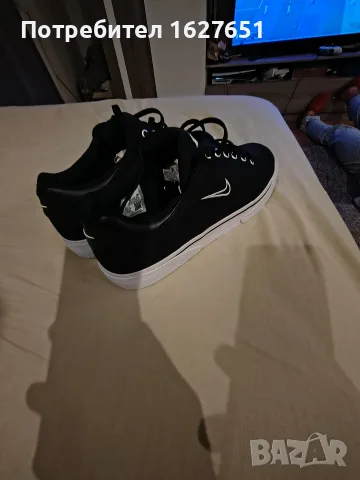 Оригинални кецове на Nike 42.5, снимка 3 - Кецове - 56349414