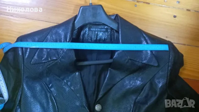 Елегантен дамски кожен костюм — Парушев, идеален за празниците!, снимка 4 - Костюми - 48213441