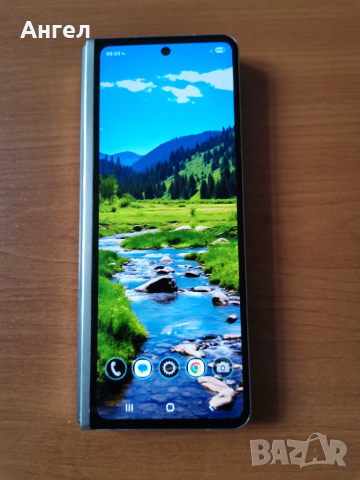 Продавам Samsung Z Fold 3 512GB 12RAM Silver