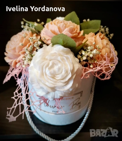 Аранжировка от сапунени цветя