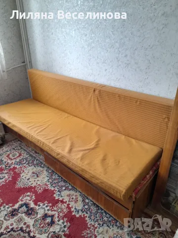 Разтегателен диван-легло