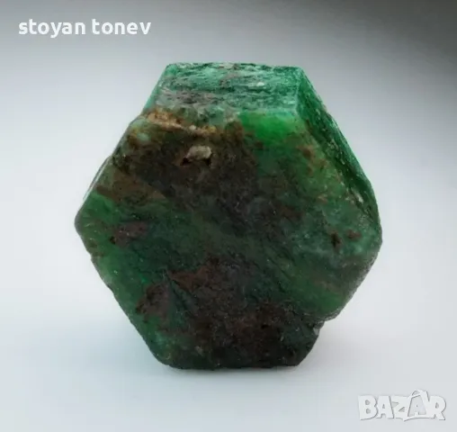 Голям изумруден кристал в топ зелен цвят - 18.50кт.! Нов!, снимка 7 - Други - 49831370