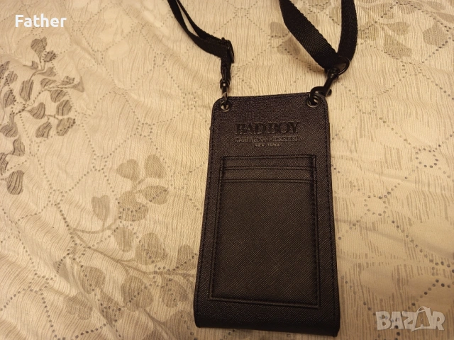 Чантичка за телефон - Bad Boy на Carolina Herrera, снимка 2 - Калъфи, кейсове - 53065976