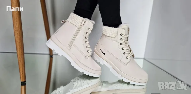 Дамски боти с пух Nike в бежаво 