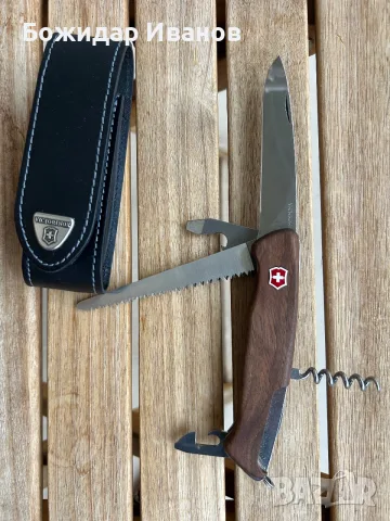 Продавам нож Victorinox Ranger Wood 55 130mm