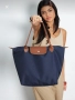 Тъмносиня дамска чанта по модел Longchamp Le Pliage M, снимка 3