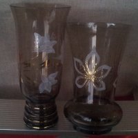 Две вазички кафяво стъкло прозрачно с украса, снимка 1 - Вази - 30053160