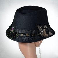 ⚜️ Дамска шапка в черно с декорации №3074, снимка 4 - Шапки - 38099136
