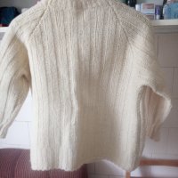 Вълнен пуловер , снимка 1 - Детски пуловери и жилетки - 42716559