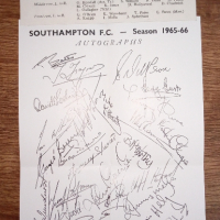 Картички Футбол: Southampton - Season 1965-1966 - Картичка + Лист с автографи, снимка 1 - Колекции - 36488849