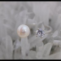 Пръстен с бяла естествена перла  и кристали, снимка 2 - Пръстени - 16091364