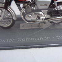 1/24 Norton Commando 75 МОДЕЛ МОТОР МОТОЦИКЛЕТ ИГРАЧКА, снимка 3 - Колекции - 44758269
