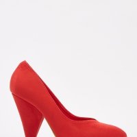 Червени обувки на токчета, снимка 1 - Дамски обувки на ток - 31622116