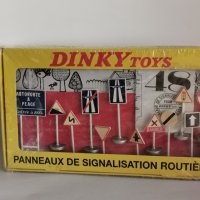 #593 French Dinky Atlas Динки Атлас Road Signs К-кт Пътни Знаци Нови В кутия , снимка 1 - Коли, камиони, мотори, писти - 35230709