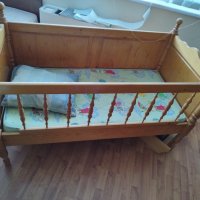 Детско дървено легло , снимка 1 - Бебешки легла и матраци - 38113197