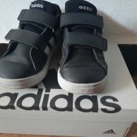 детски обувки adidas, снимка 1 - Детски маратонки - 44287459