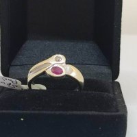 Златен пръстен с естествен Рубин и брилянт-5,05гр/18кр, снимка 2 - Пръстени - 40574124