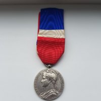 Френски сребърен медал, снимка 1 - Антикварни и старинни предмети - 30752461