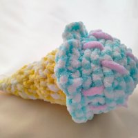 Ръчно изработен/плетен плюшен сладолед играчка от мека прежда, снимка 4 - Плюшени играчки - 44276051