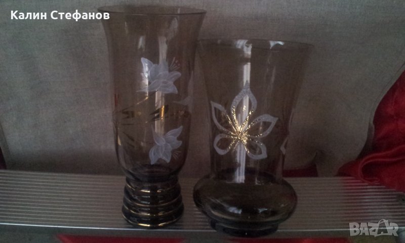 Две вазички кафяво стъкло прозрачно с украса, снимка 1