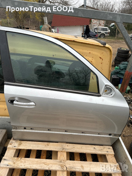 Предна дясна сива врата Мерцедес Е класа седан Mercedes W211 S211 E class, снимка 1