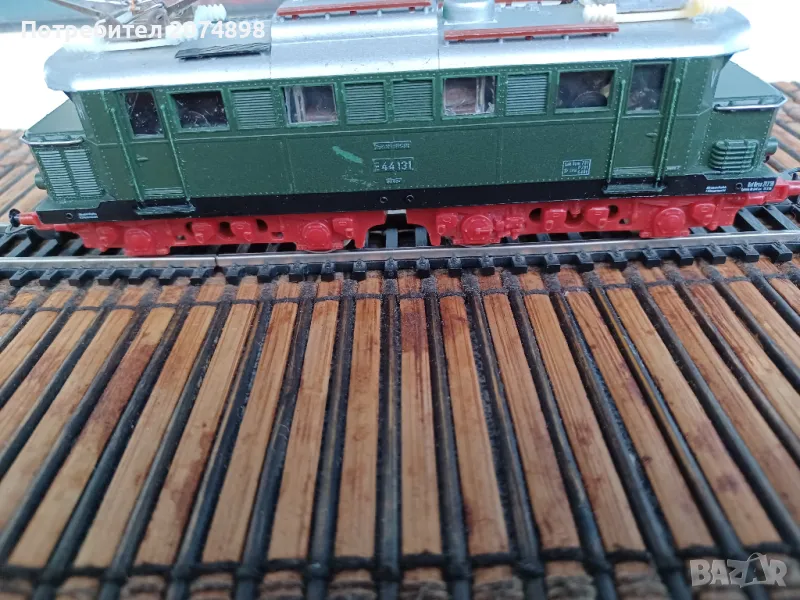 Четриосен локомотив ПИКО Е44, мащаб НО 1:87, снимка 1