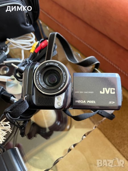 Видео камера JVC + подарък карта памет, снимка 1