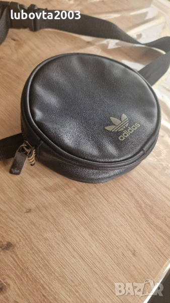 Adidas кожена оригинална кръгла чанта, снимка 1