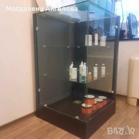 Стъклен шкаф-витрина, снимка 7 - Шкафове - 52063507