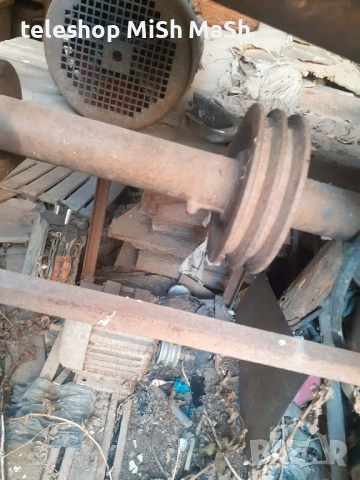 два Ел мотора трифазни със стойка с вал за шмиргел , снимка 2 - Други машини и части - 53098870