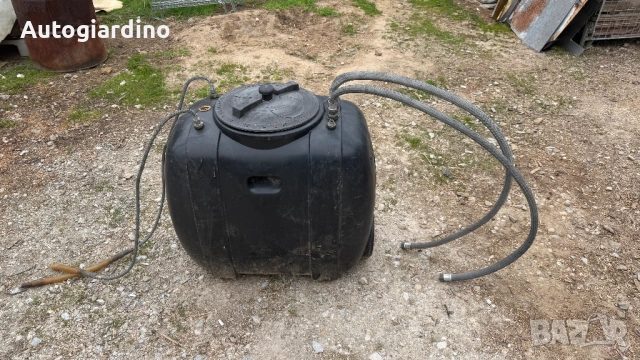 Пластмасов резервоар (туба) с маркучи, снимка 2 - Индустриална техника - 54313742