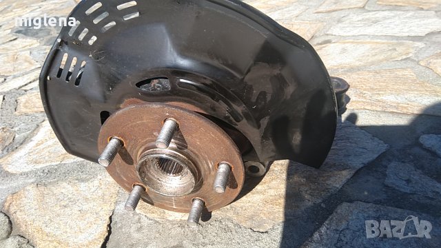 nissan micra K17-шенкел  с лагер главина преден ляв