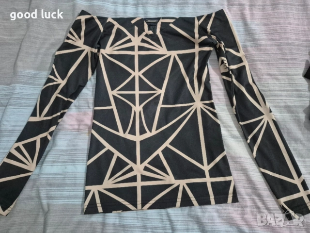 Продавам елегантна блуза на Алесса.