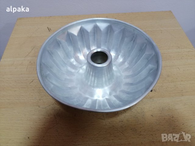 Продавам  форма за кекс, алуминиева, 25 / 8 см, снимка 1 - Съдове за готвене - 31131986