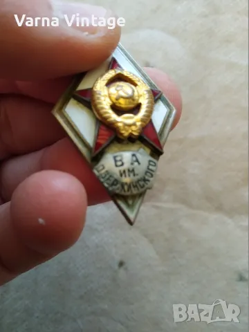 Ромб Знак за завършване на Военна академия на името на. Дзержински СССР.емайл. позлатяване. 60-те г., снимка 3 - Антикварни и старинни предмети - 48128574