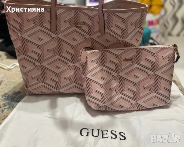 Дамска чанта и несесер Guess , снимка 1 - Чанти - 47992199