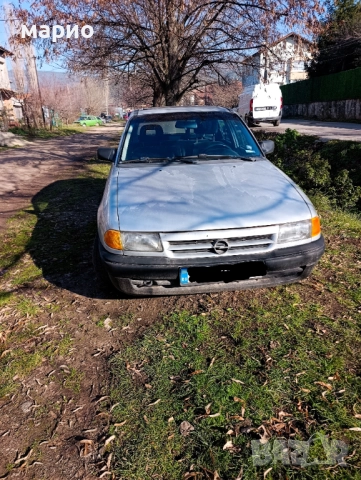 Продавам Опел Астра